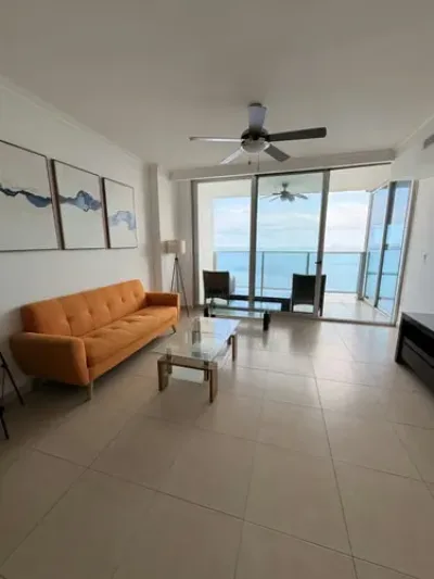 Apartamento mobiliado de 2 quartos e 2.5 banheiros na avenida balboa com vista para o mar. inclui va