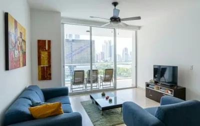 96 m² wohnung an der avenida balboa mit balkon und meerblick. sie verfügt über 1 schlafzimmer, 1.