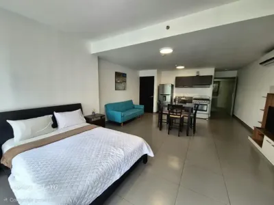 Furnished 1-bedroom, 1-bathroom apartment on a high floor in colores de bella vista, bella vista. in