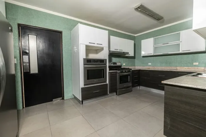Apartamento reformado com 3 quartos na Avenida Balboa — 5