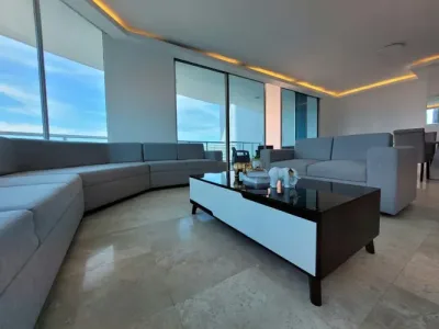 Apartamento amueblado de 3 recámaras en avenida balboa, con vista frontal al mar y 194 m². incluye