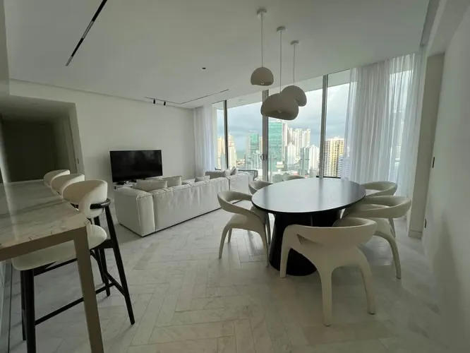 Apartamento reformado com 3 quartos na Avenida Balboa — 2