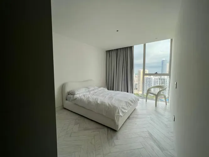 Apartamento reformado com 3 quartos na Avenida Balboa — 3