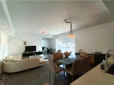 Apartamento amoblado en alquiler en ph yoo, avenida balboa, con 2 recámaras, 2 baños y vista al ma