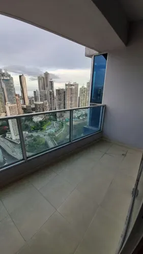 Grandbay. 100mts 1r 1.5b amoblado v/parcial al mar $220,000.00neg — 2