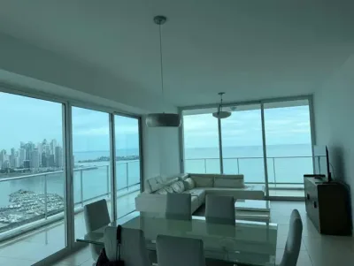 Apartamento de lujo en avenida balboa con vista panorámica al mar, 2 recámaras, 2 baños y balcón