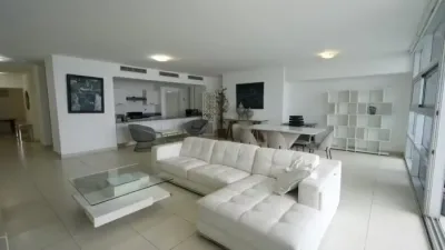 Apartamento amoblado de 259 m² en avenida balboa con vista panorámica al mar y la ciudad. cuenta c