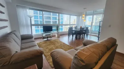Apartamento amoblado de 1 recámara y 1.5 baños en bayfront tower, marbella. remodelado, con balcó