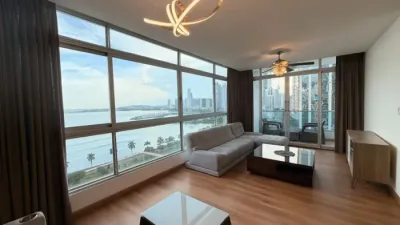 Apartamento amoblado de 1 recámara en alquiler en bayfront, avenida balboa, con vista al mar y áre