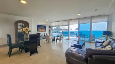 Apartamento amoblado de 3 recámaras y 256 m² en avenida balboa, con vistas al mar y acceso a la ci
