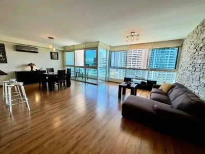 Apartamento amoblado de 98 m² en bayfront tower, avenida balboa, con 1 habitación, 1.5 baños y vi
