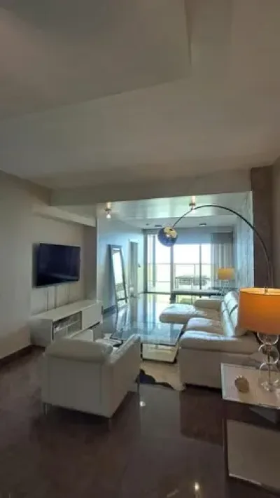 Apartamento amoblado de 167 m² en ph yoo, avenida balboa, con 2 recámaras, 2 baños y balcón con 