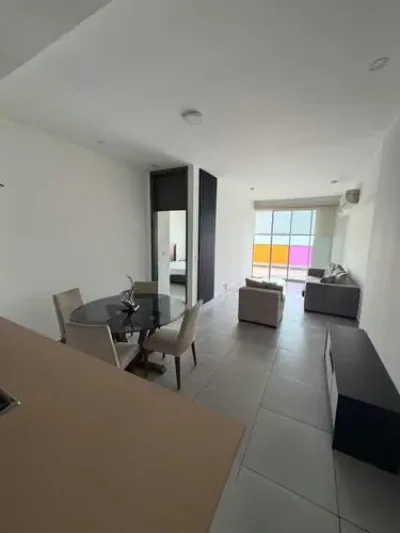 Apartamento amoblado en avenida balboa con vista al mar, ciudad y casco antiguo. cuenta con 2 recám
