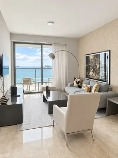 Apartamento amoblado en yoo panamá, avenida balboa, con 2 recámaras, 2 baños y vista al mar. cuen