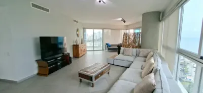 Apartamento amoblado de 200 m² en avenida balboa con 2 recámaras, 2 baños y balcón con vista al 