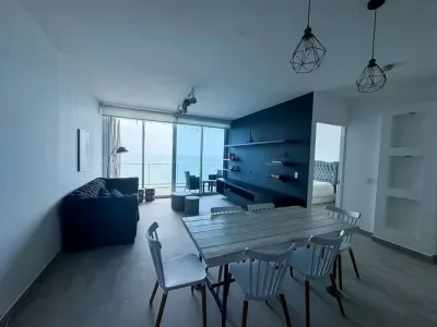 Apartamento amoblado de 2 recámaras y 2 baños en avenida balboa, ph destiny. cuenta con balcón co