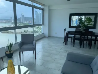 Apartamento amoblado de 1 recámara en avenida balboa con vista frontal al mar. cuenta con balcón, 