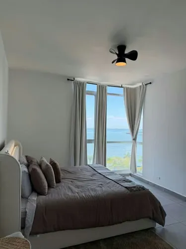 Möblierte 2-Zimmer-Wohnung in Element Tower, Balboa — 2