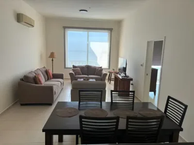 Apartamento amoblado de 1 recámara y 1.5 baños en ph vista del mar, avenida balboa. cuenta con 100