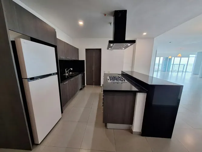 2-Zimmer-Wohnung im Yacht Club Tower, Avenida Balboa — 5