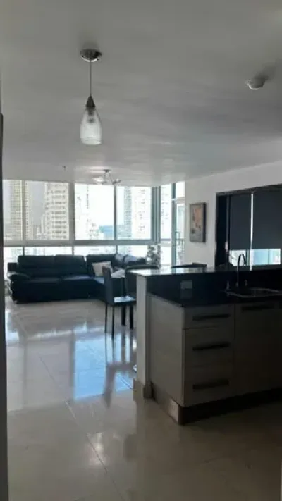 Apartamento amoblado en alquiler en avenida balboa, ph villa del mar, con 2 recámaras, 2 baños y b