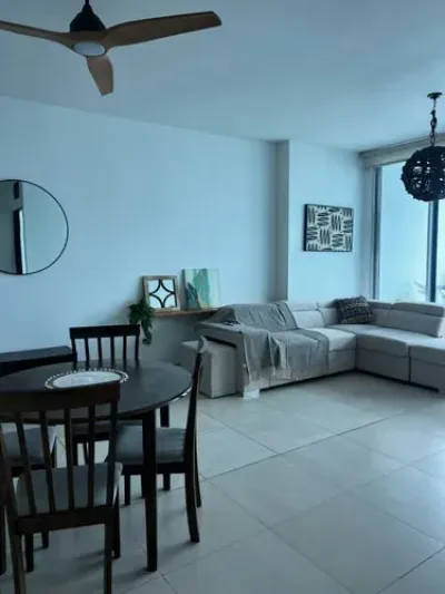 Appartement meublé 1 chambre au dernier étage de l'avenida balboa, avec vue urbaine et en excellen