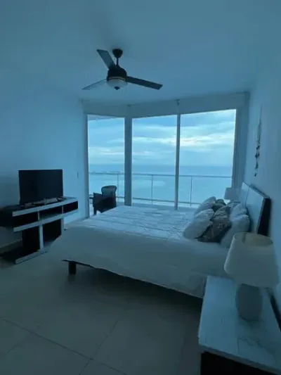 Apartamento de 1 recámara en piso alto en avenida balboa, con vista al mar y excelente estado. edif