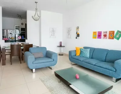 Apartamento de 96 m² en avenida balboa con 1 recámara, 1.5 baños, balcón y vista al mar. incluye