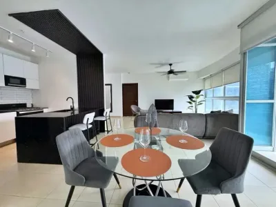 1-zimmer-wohnung mit 1.5 bädern in grand bay tower, avenida balboa. sie verfügt über 105 m², par