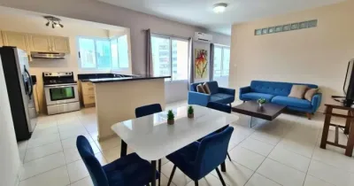 Exekutives möbliertes apartment mit 2 schlafzimmern und 1,5 bädern an der avenida balboa, mit blic