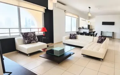 Möblierte 1-zimmer-wohnung mit 1,5 bädern in vista del mar, avenida balboa. sie bietet einen blick