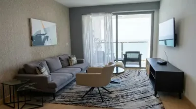 Möblierte 1-zimmer-wohnung in der avenida balboa, 125 m², mit balkon und meerblick. enthält 1,5 b