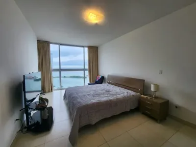 Möblierte wohnung zum verkauf in der avenida balboa, ph white, mit direktem meerblick. sie verfügt