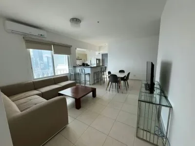2-zimmer, 2-badezimmer-wohnung in der avenida balboa, gegenüber der cinta costera. enthält weiße 