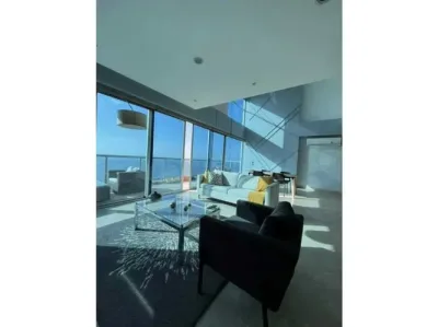 Apartamento amoblado tipo loft en sky residences, avenida balboa. cuenta con 2 recámaras, 2.5 baño