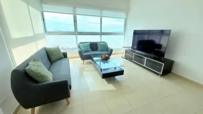 Apartamento en alquiler en avenida balboa con 2 recámaras, 2 baños y vista al mar. incluye línea 