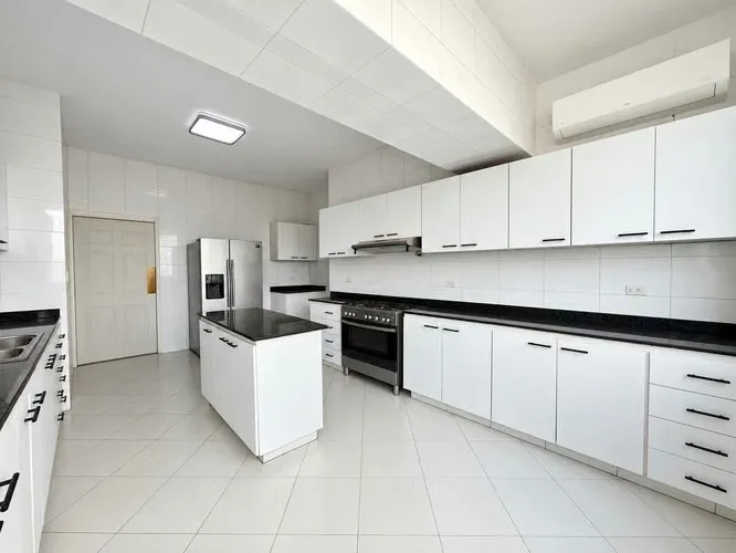 Amplio apartamento de 3 recámaras en Torres Miramar, Av. Balboa — 5
