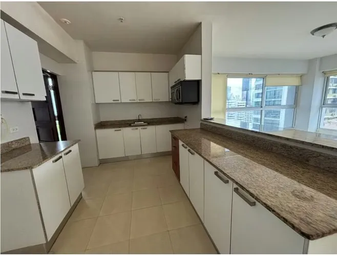 Möblierte 1-Zimmer-Wohnung in Grand Bay Tower, Avenida Balboa — 2