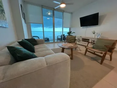 Apartamento amoblado de 1 recámara en avenida balboa, piso alto con vista frontal al mar. cuenta con