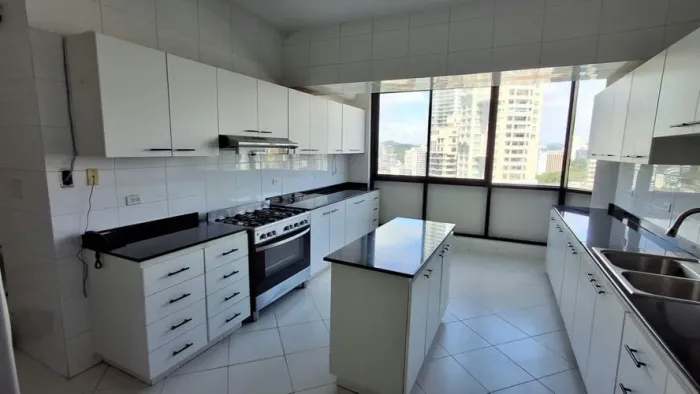 3-Zimmer-Wohnung in Torres Miramar, Avenida Balboa — 3