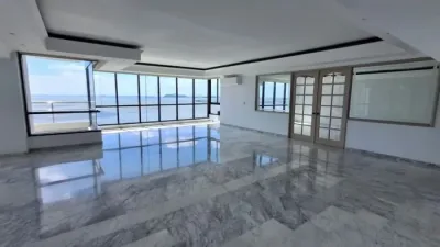 Apartamento de 375 m² en miramar, avenida balboa, con 3 recámaras, 3.5 baños, den, balcón y vista al