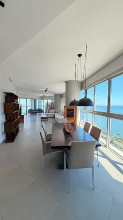 Apartamento de 218 m² en avenida balboa con vista al mar, mobiliario de lujo y ubicación céntrica. c