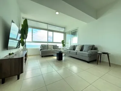Apartamento amoblado de 95 m² en piso alto en avenida balboa, con vistas panorámicas al mar. cuenta 