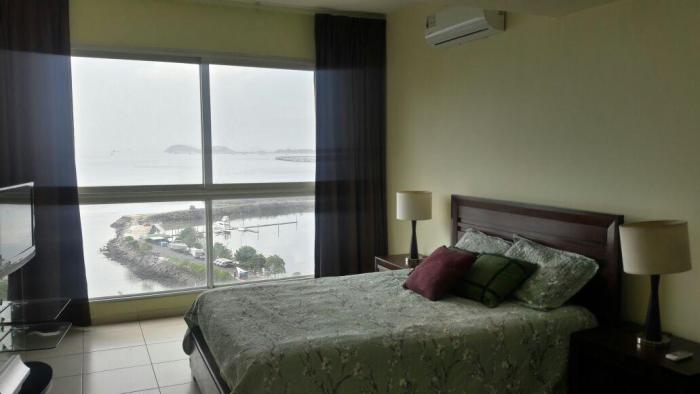 Alquilo apartamento en la avenida balboa de 110mts ais. 