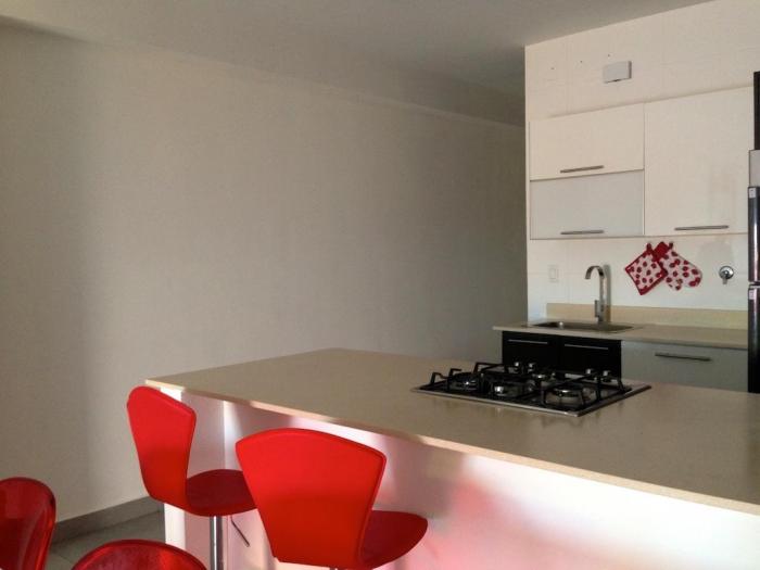 Alquilo cómodo apartamento en avenida balboa de 115mts ais.