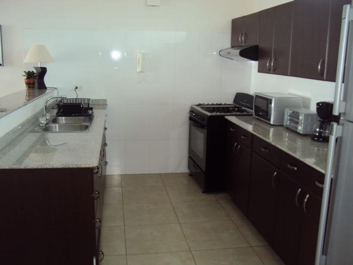 Cinta costera (1 cuadra) alquilo apto. amoblado $1200