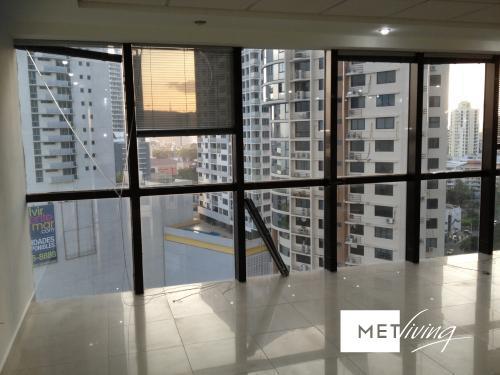 Office at avenida balboa - id 4176