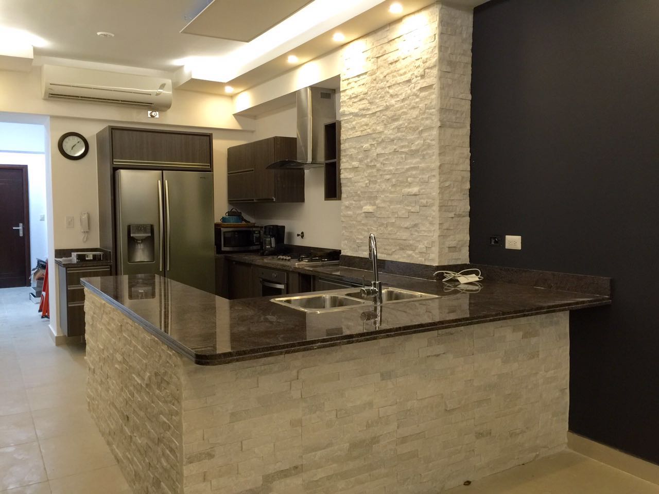 Apartamento amoblado en alquiler en av balboa. nbh