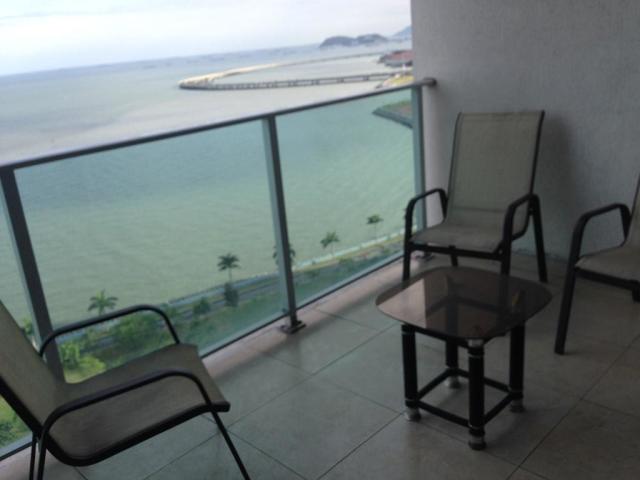 Hermoso apartamento venta avenida balboa panama lha