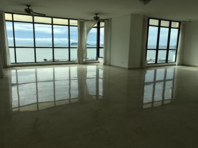 Viva en un lujoso e iluminado apartamento con vistas maravillosas sobre la bahía de panamá. muy co